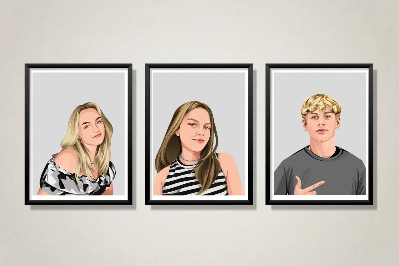 Drieluik van digitale portretten van drie mensen in zwart-wit en kleur, inlijsten aan de muur.