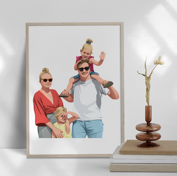 Gezellige gezinsafbeelding in een houten lijst naast een decoratief voorwerp.